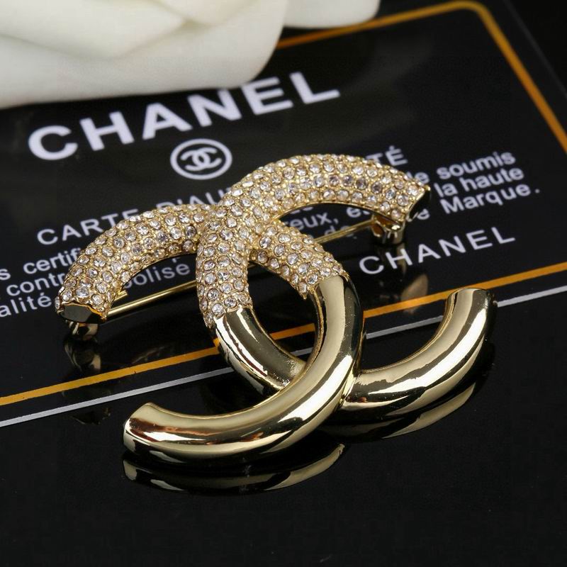 Chanel Brooch 04yxs18